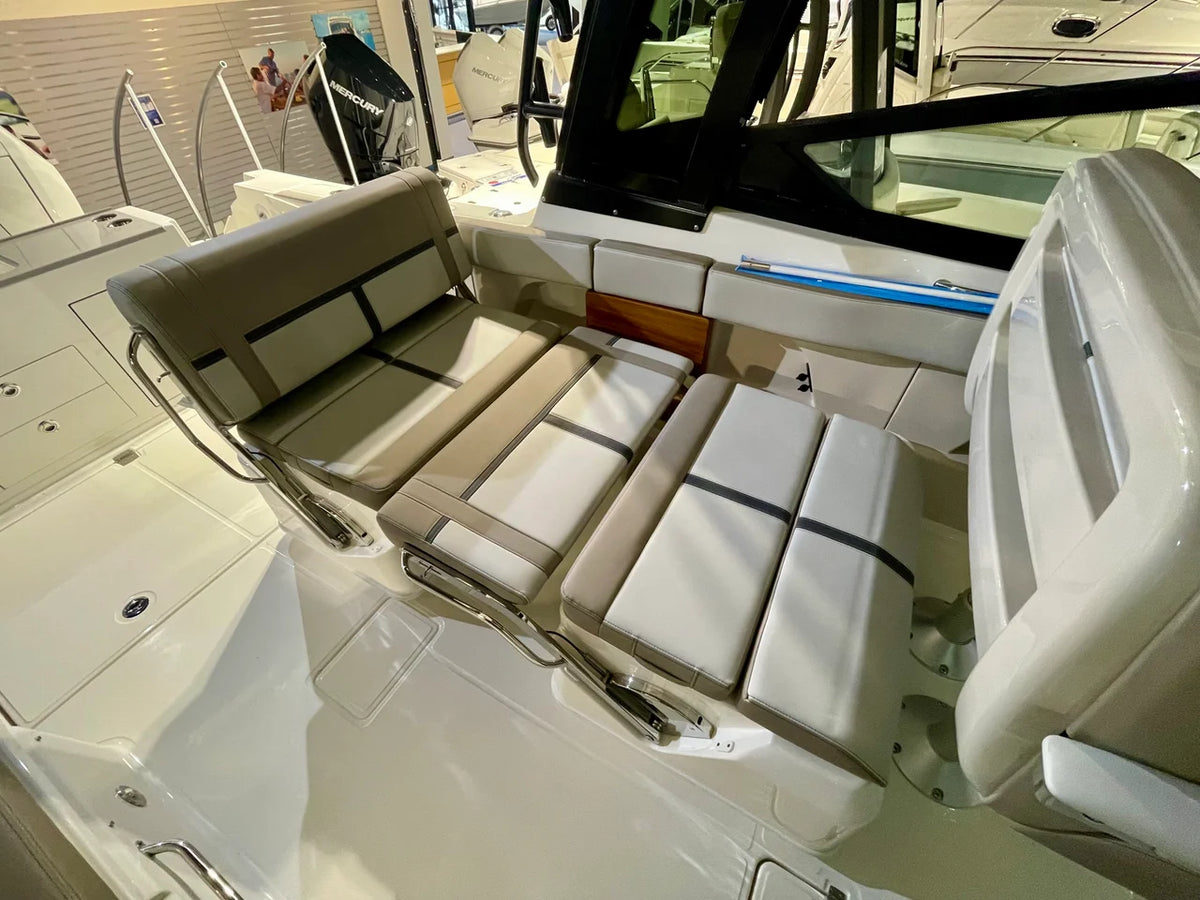 2026 Boston Whaler 330 Vantage 33.0 feet, Danvers, Massachusetts #13
