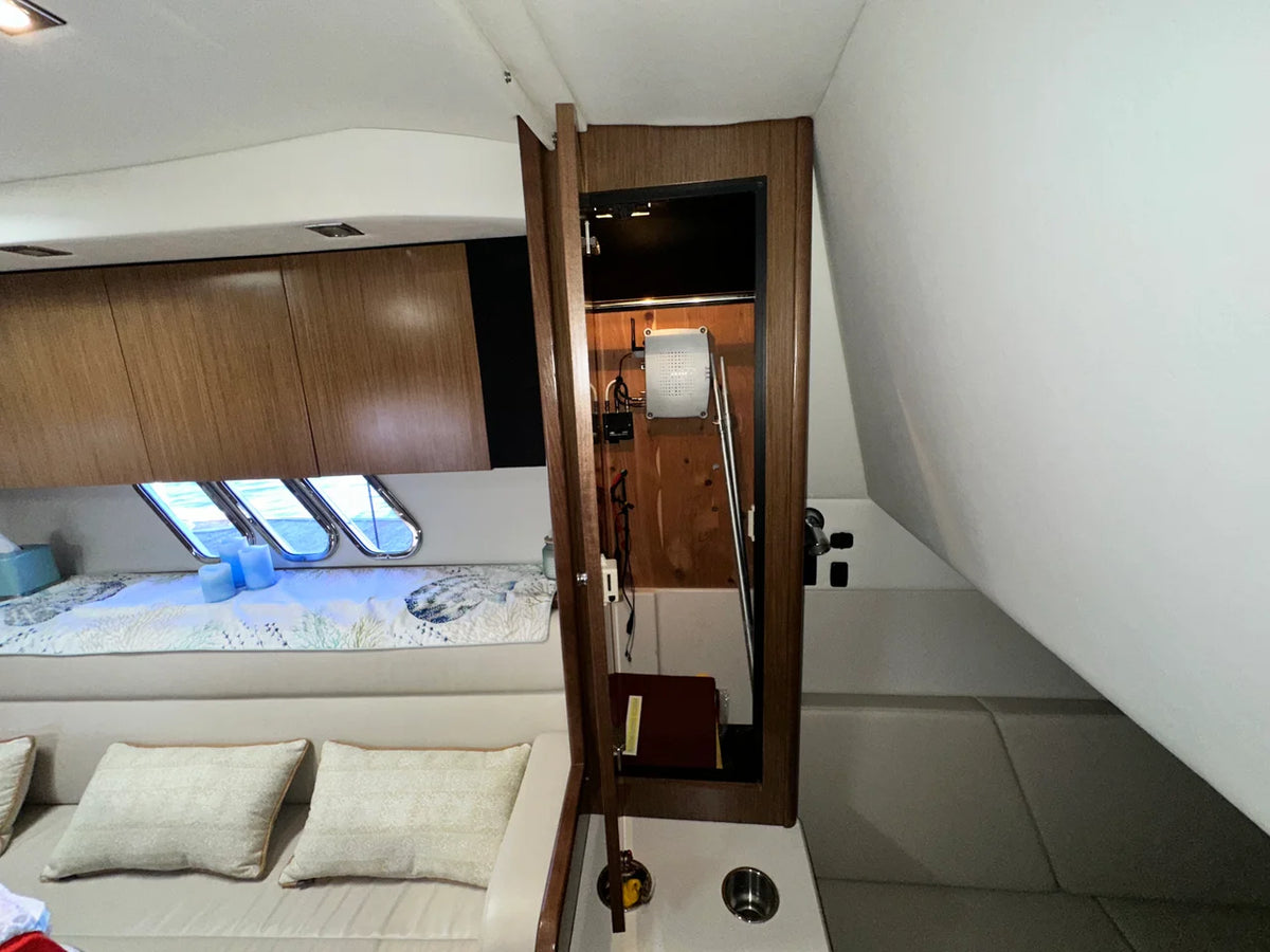 2014 Cruisers Yachts 380 EXPRESS 38.0 feet, Danvers, Massachusetts #33
