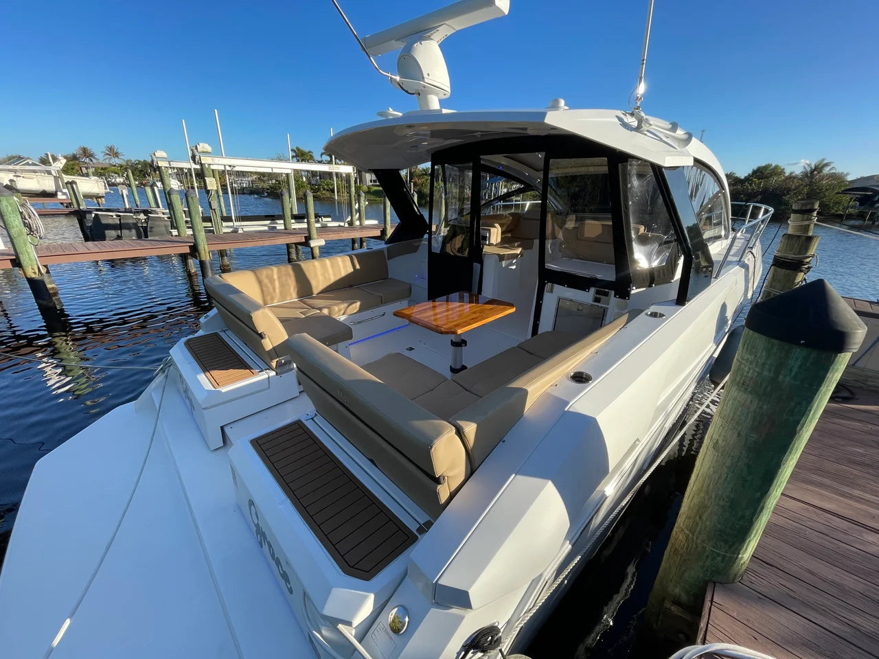 2016 Cruisers Yachts 390 EXPRESS COUPE 39.0 feet, Stuart, FL #45