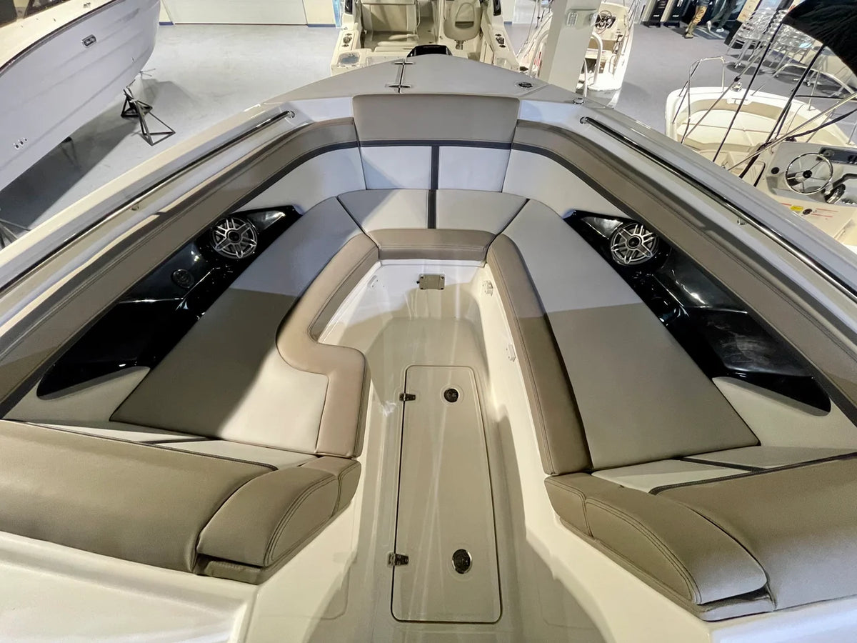 2026 Boston Whaler 330 Vantage 33.0 feet, Danvers, Massachusetts #19