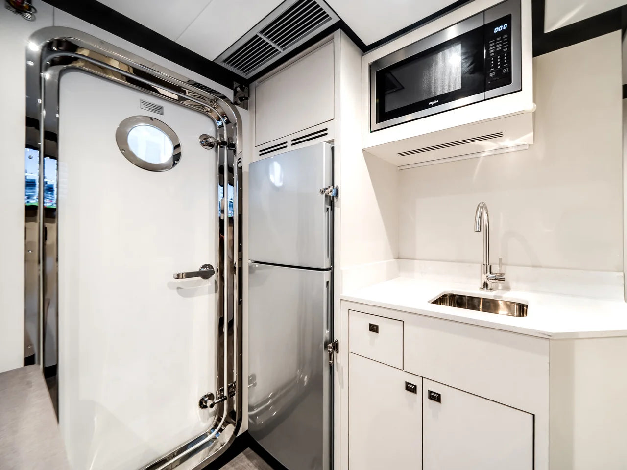 2025 Ocean Alexander 27R 88.0 feet, Fort Lauderdale, FL #109
