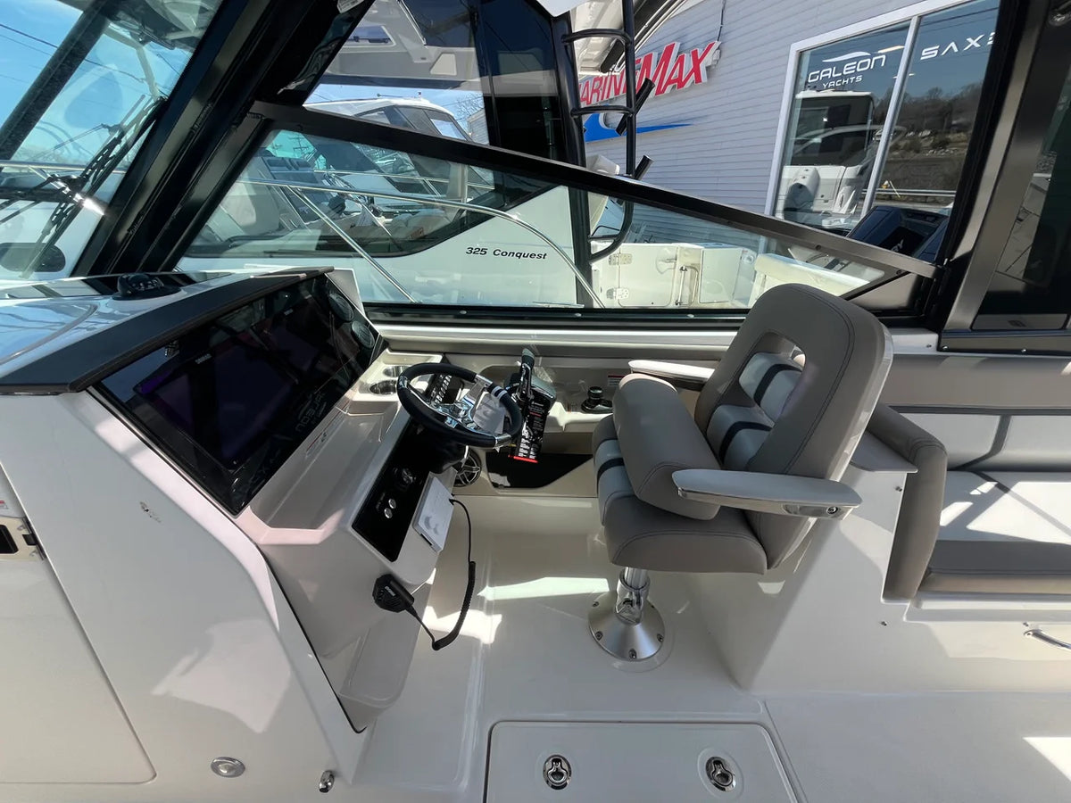 2026 Boston Whaler 330 Vantage 33.0 feet, Westbrook, Connecticut #23