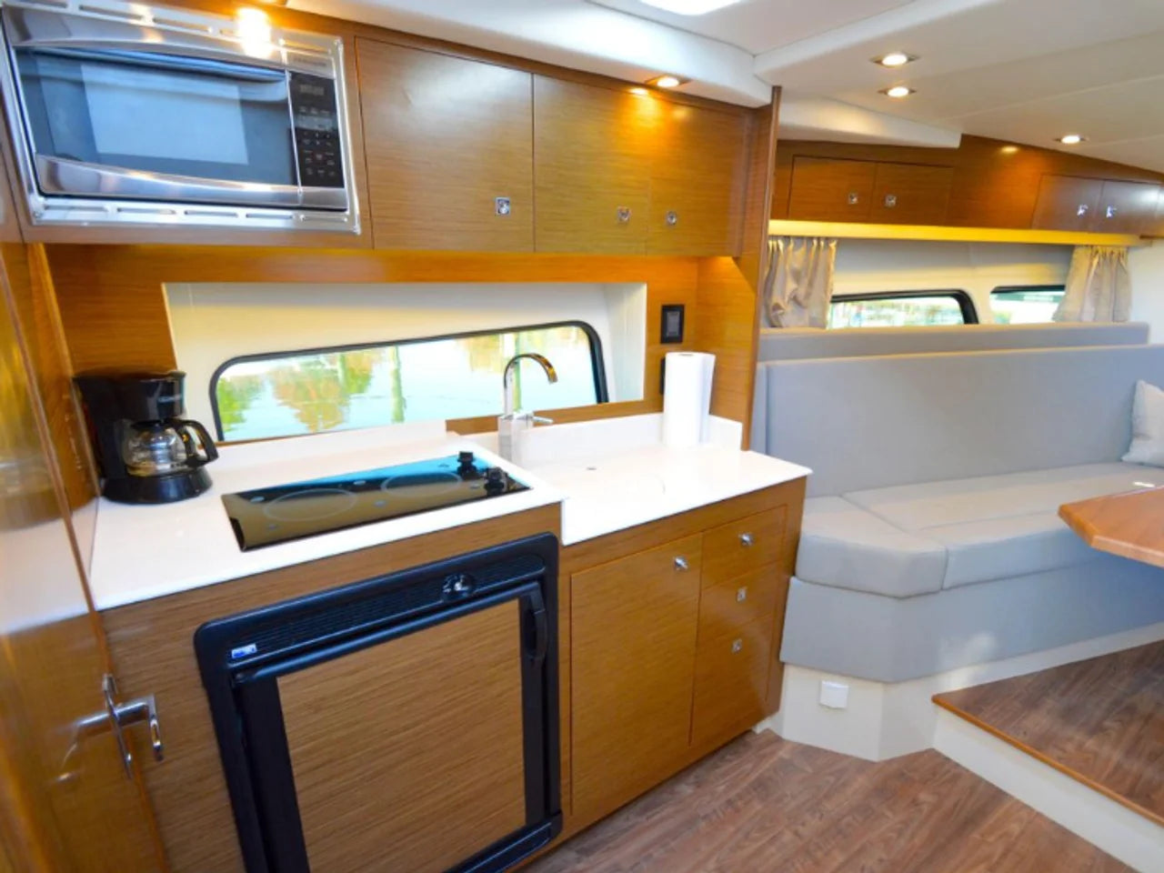 2016 Cruisers Yachts 390 EXPRESS COUPE 39.0 feet, Stuart, FL #28