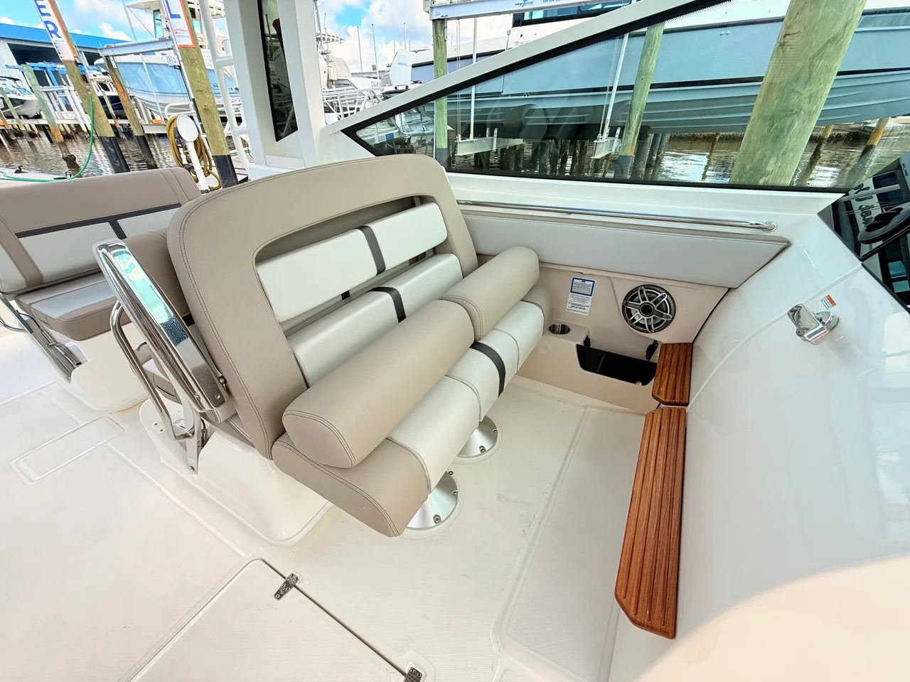 2027 Boston Whaler 330 Vantage 33.0 feet, St Petersburg, FL #59