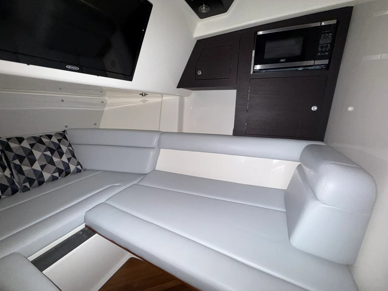 2025 Boston Whaler 350 REALM 35.0 feet, Fort Myers, FL #45