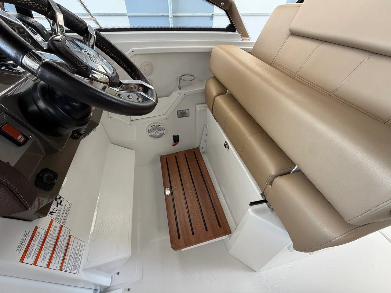 2015 Cruisers Yachts 390 EXPRESS COUPE 39.0 feet, Excelsior, Minnesota #23