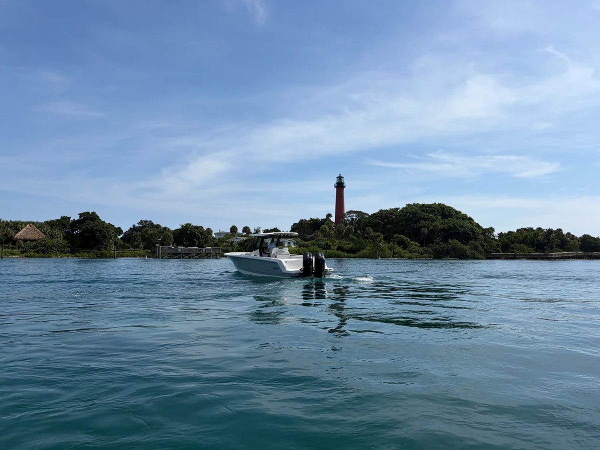 2026 Boston Whaler 330 Outrage 33.0 feet, Jupiter, Florida #9