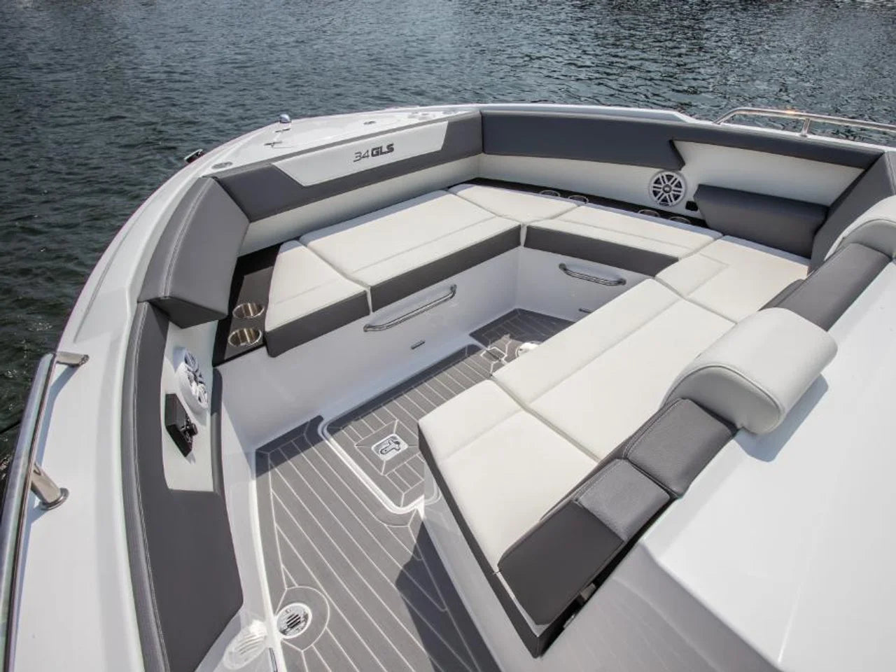 2026 Cruisers Yachts 34 GLS 34.0 feet, Inuvik, Northwest Territories #18