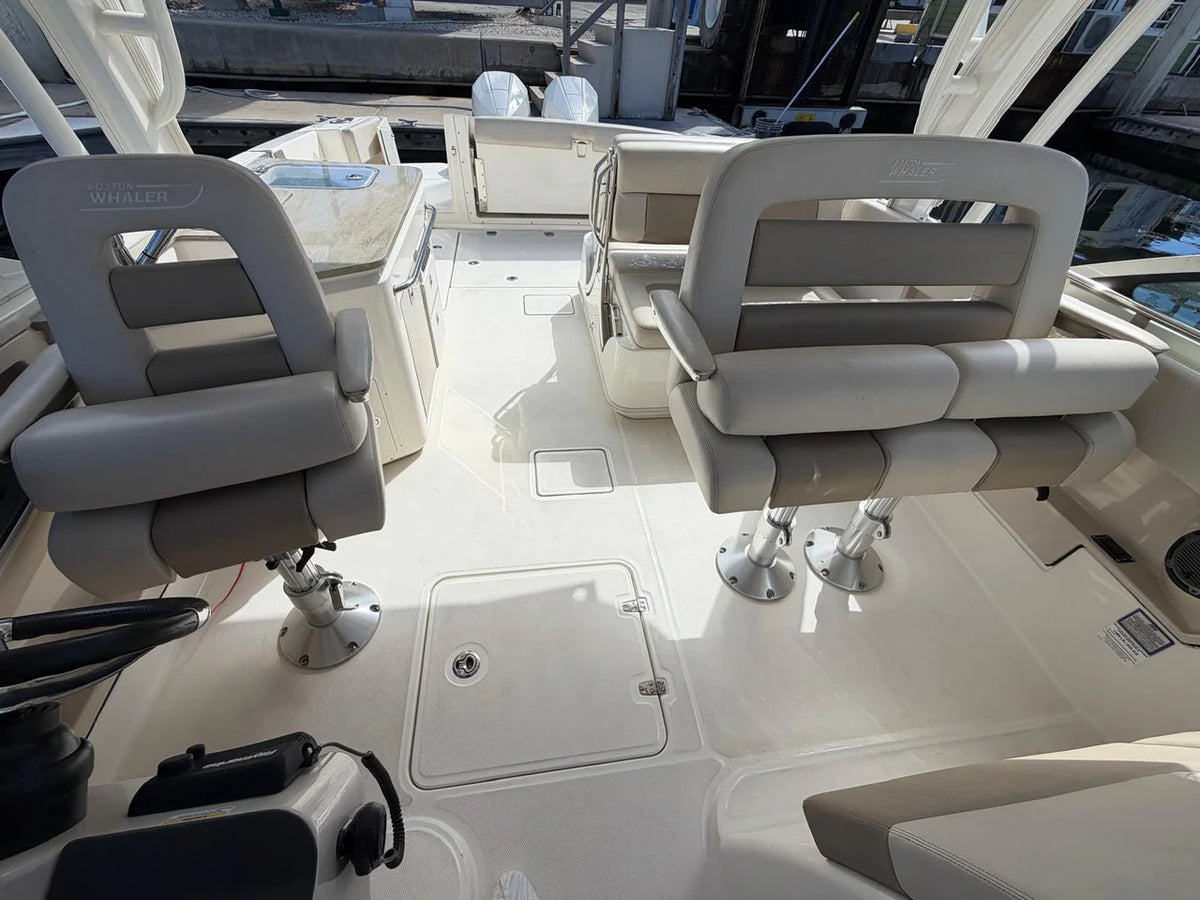2021 Boston Whaler 320 VANTAGE 33.0 feet, Key Largo, FL #14