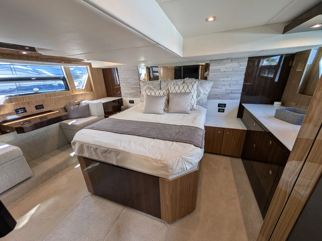 2022 Cruisers Yachts 54 Cantius 54.0 feet, Grasonville, MD #112