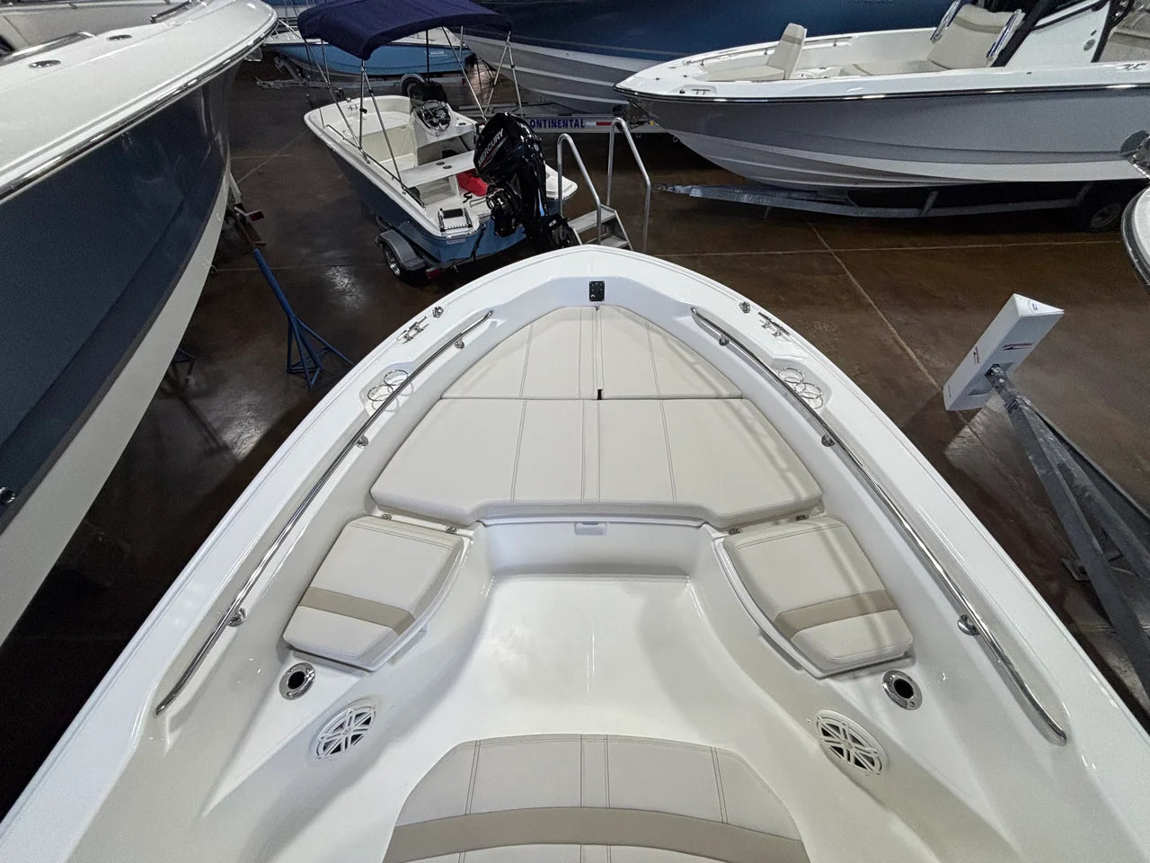 2026 Boston Whaler 250 Dauntless 25.0 feet, Clearwater, Florida #17