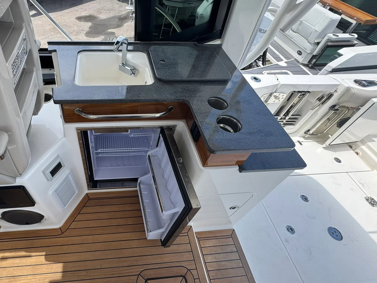 2025 Boston Whaler 365 Conquest 36.0 feet, Naples, Florida #20