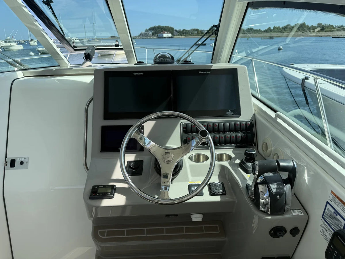 2017 Boston Whaler 345 CONQUEST 34.0 feet, Quincy, MA #10
