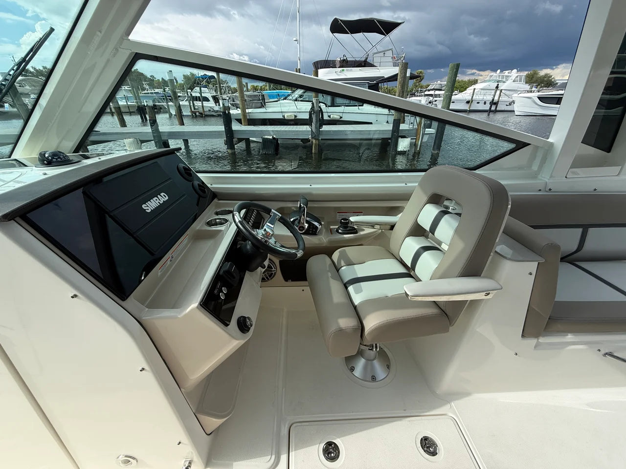 2027 Boston Whaler 330 Vantage 33.0 feet, Venice, Florida #11