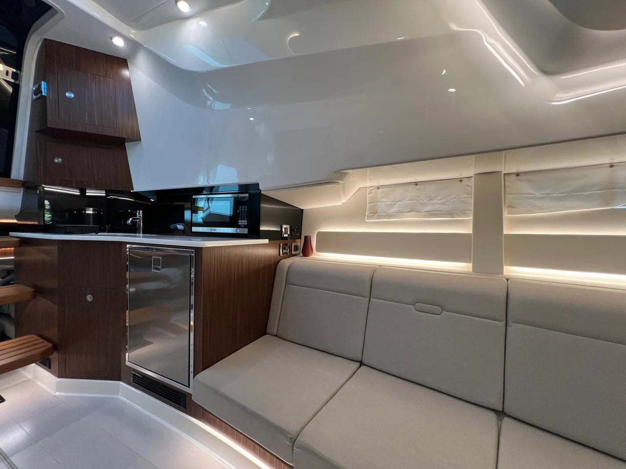 2023 Sea Ray 370 SUNDANCER OB 37.0 feet, Huntington, NY #49
