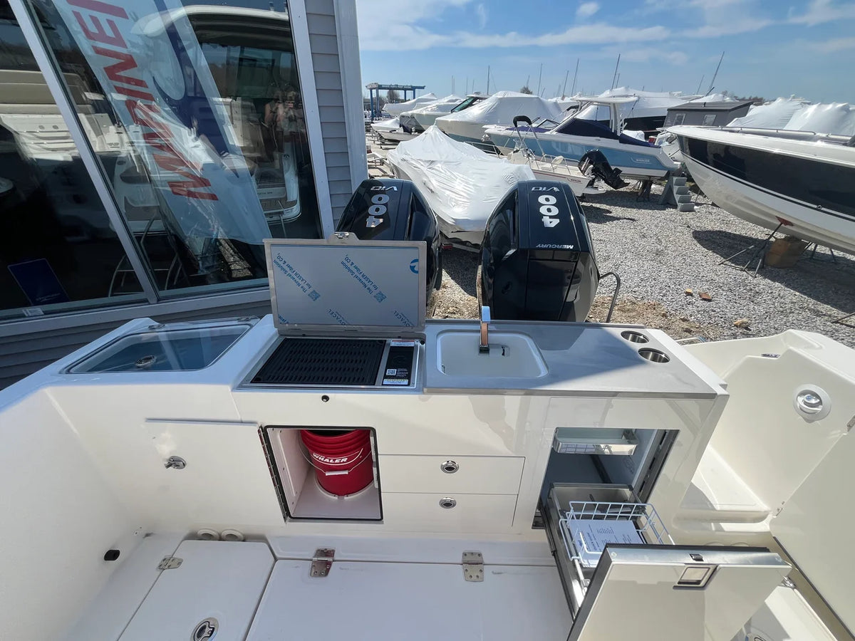 2026 Boston Whaler 330 Vantage 33.0 feet, Westbrook, Connecticut #9