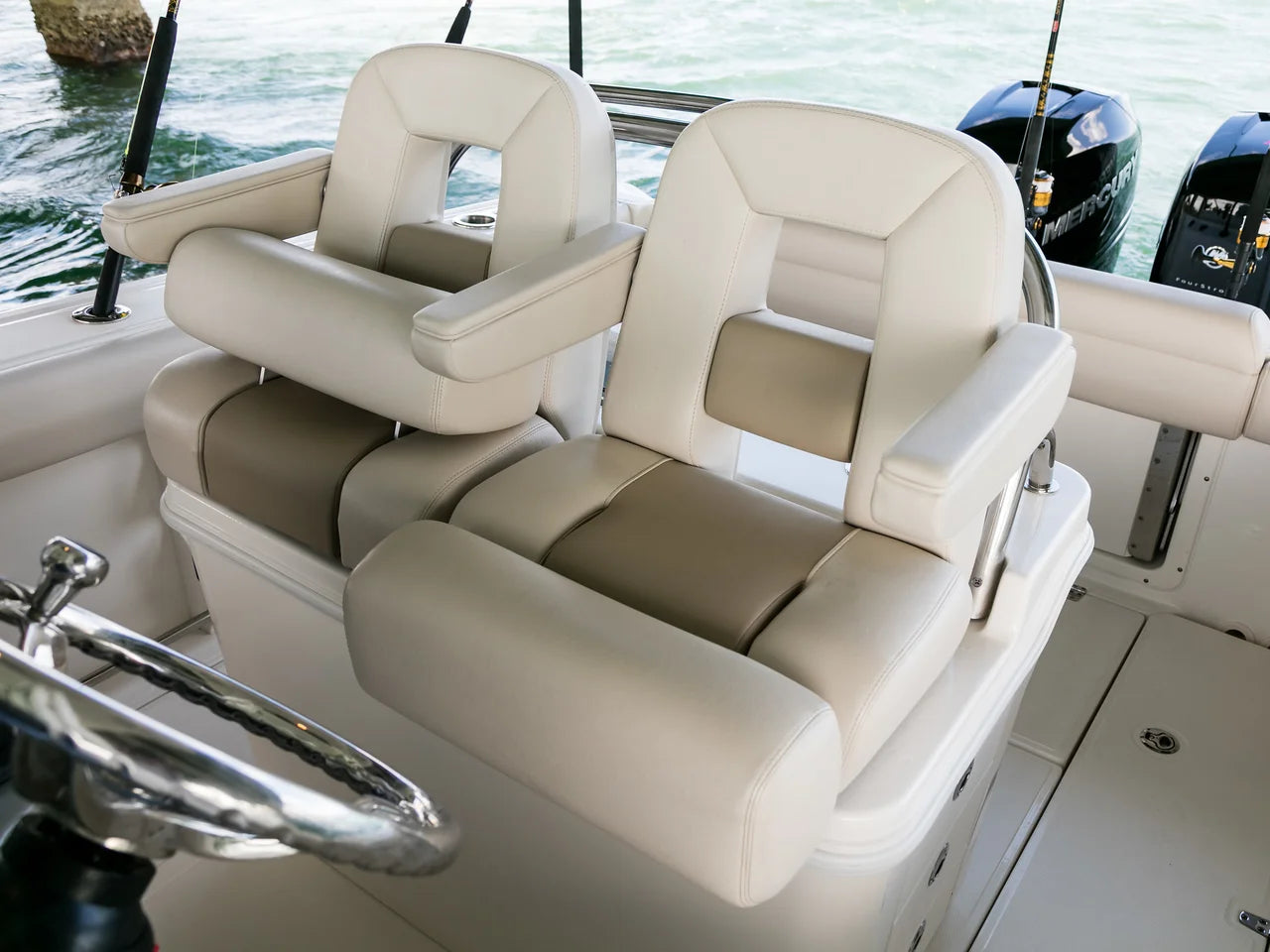 2027 Boston Whaler 250 Outrage 25.0 feet, Key Largo, FL #8