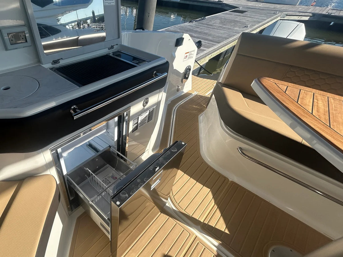 2026 Sea Ray Sundancer 320 Outboard 32.0 feet, Grasonville, MD #16