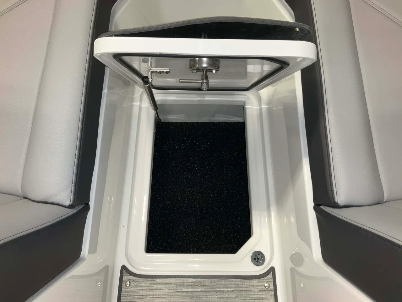 2026 Cobalt R4 Outboard 24.0 feet, Crosslake, Minnesota #22