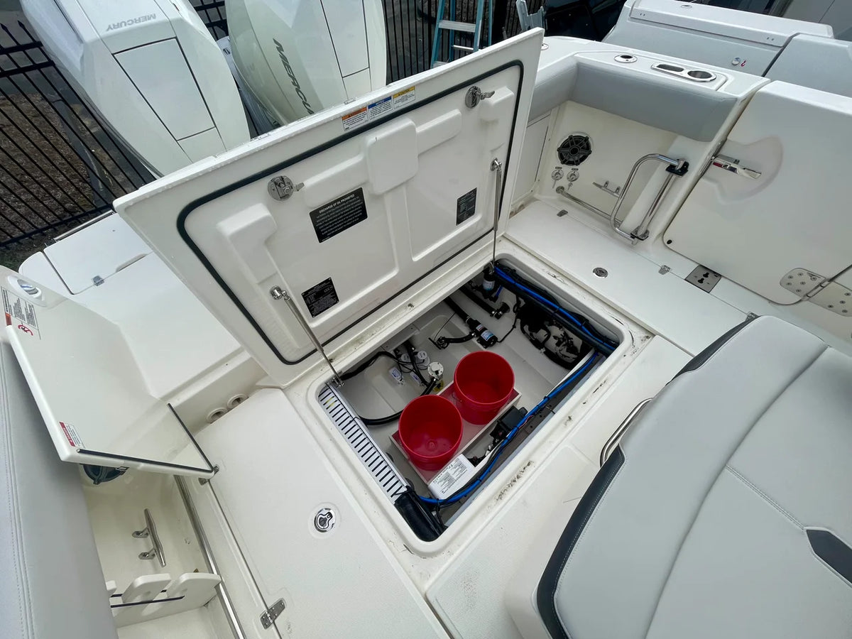 2027 Boston Whaler 330 Outrage 33.0 feet, Danvers, Massachusetts #7