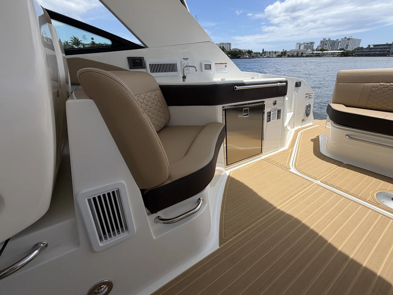 2026 Sea Ray Sundancer 320 Outboard 32.0 feet, Miami, FL #28