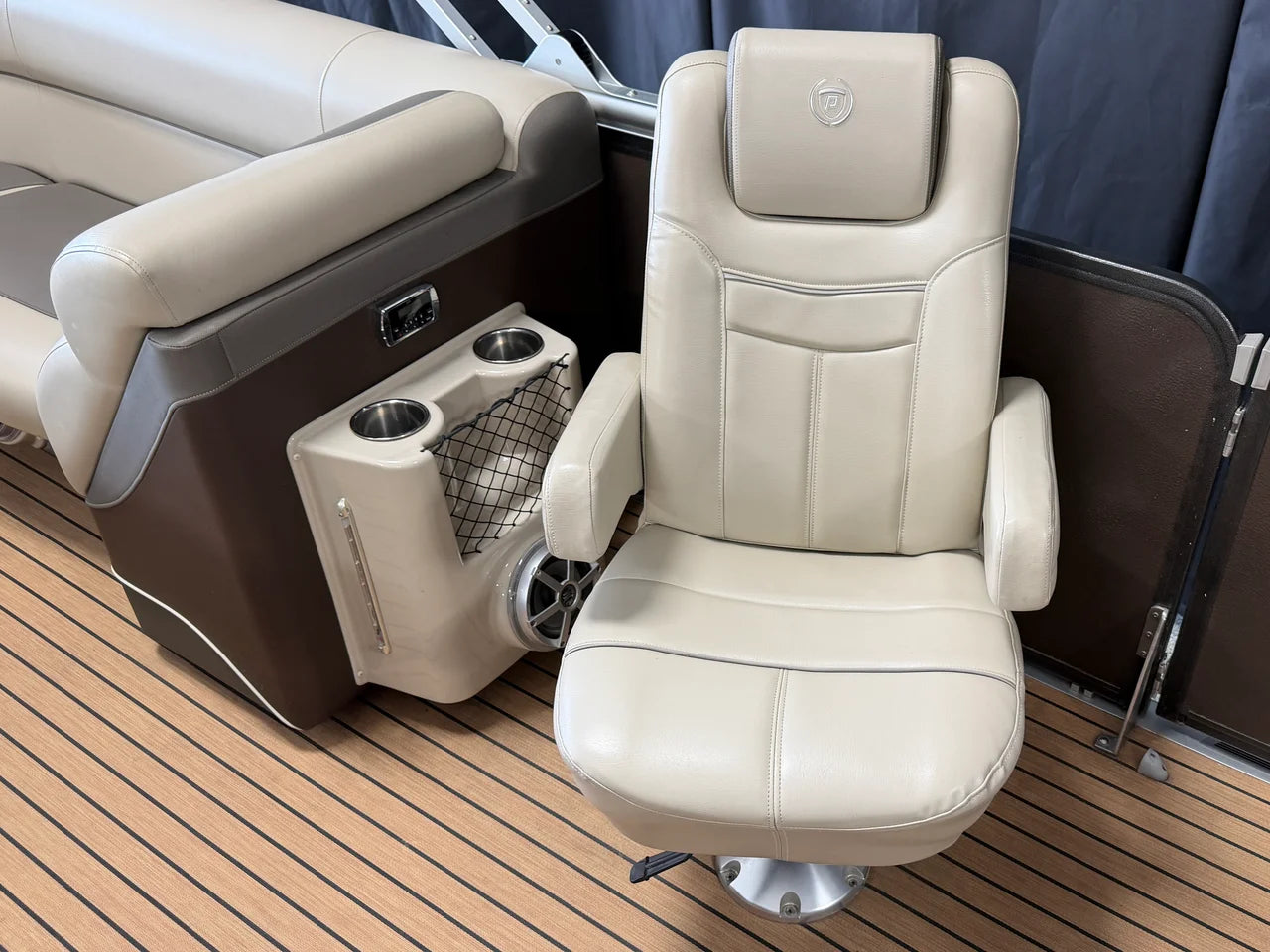 2016 Premier 235 SOLARIS 23.0 feet, Nisswa, Minnesota #38