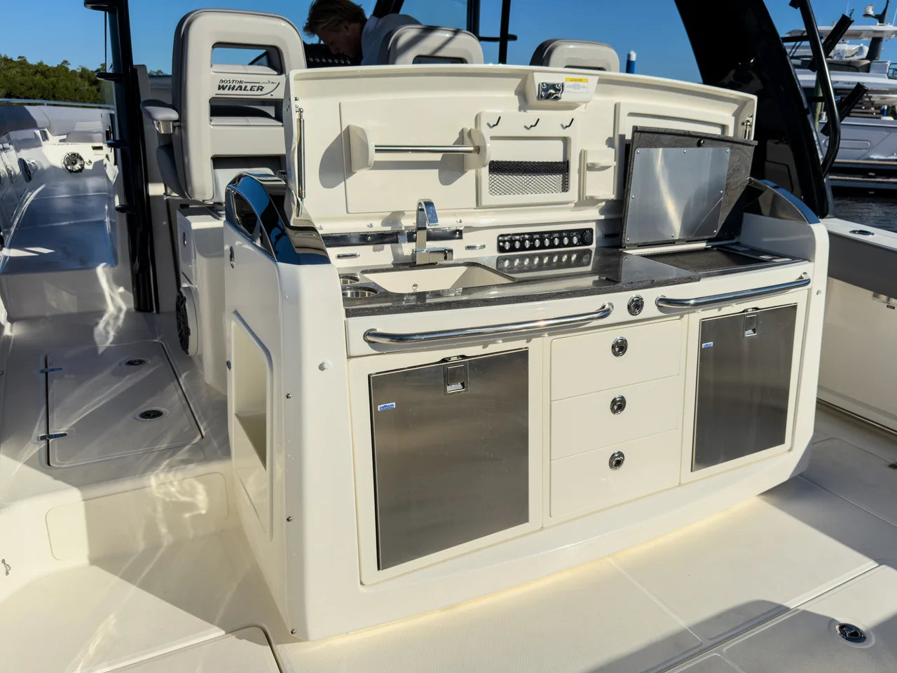 2026 Boston Whaler 420 Outrage 42.0 feet, Fort Myers, FL #9