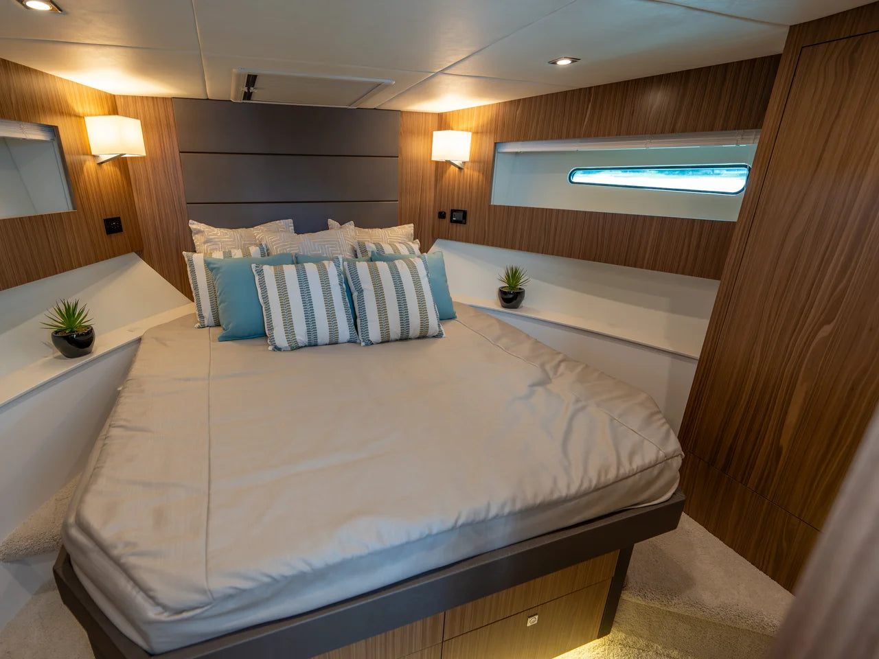 2026 Cruisers Yachts 42 Cantius 42.0 feet, Wrightsville Beach, North Carolina #9