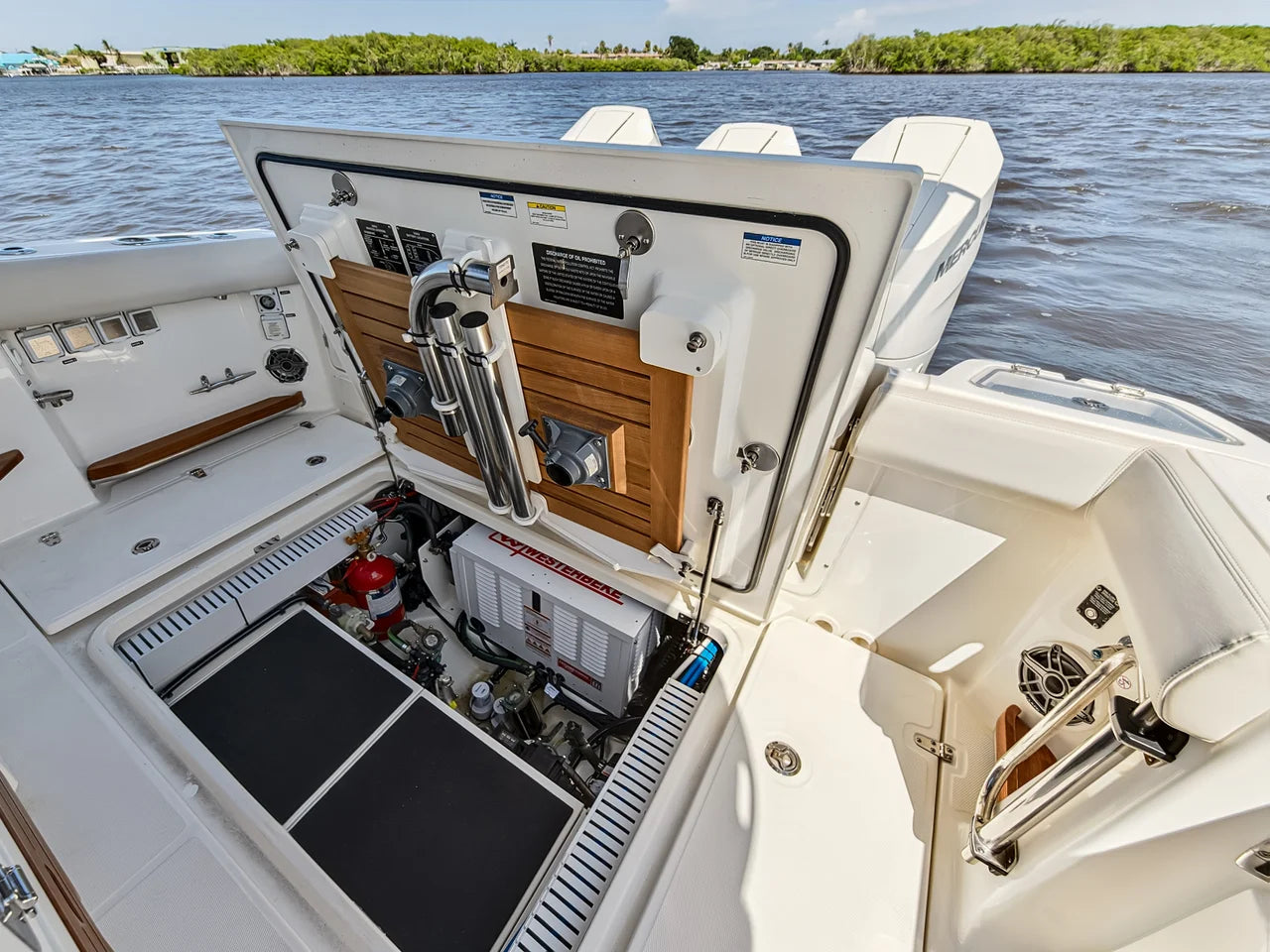 2025 Boston Whaler 350 REALM 35.0 feet, Stuart, Florida #89