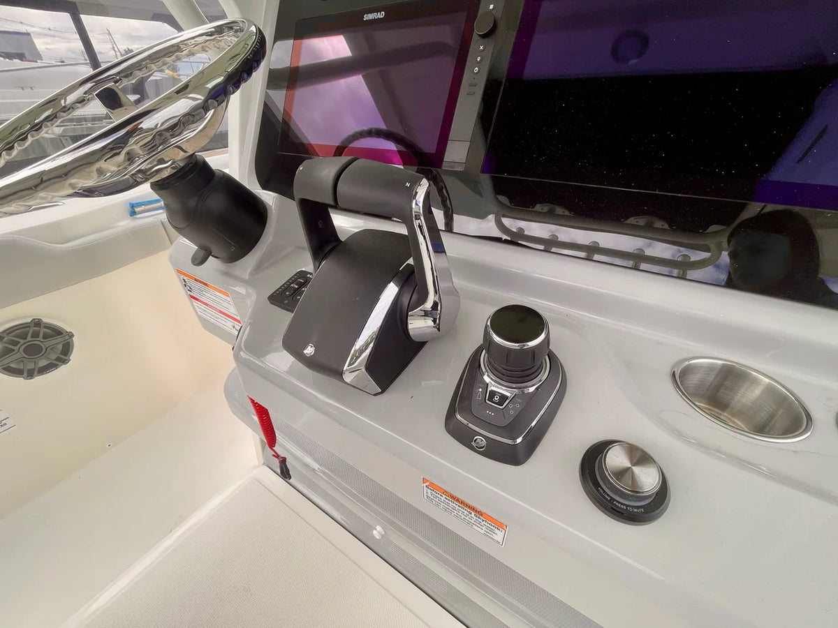 2027 Boston Whaler 330 Outrage 33.0 feet, Danvers, Massachusetts #18