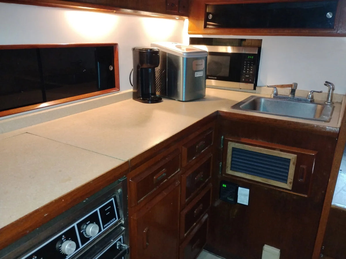 1985 Bertram 46 46.0 feet, Stuart, Florida #12