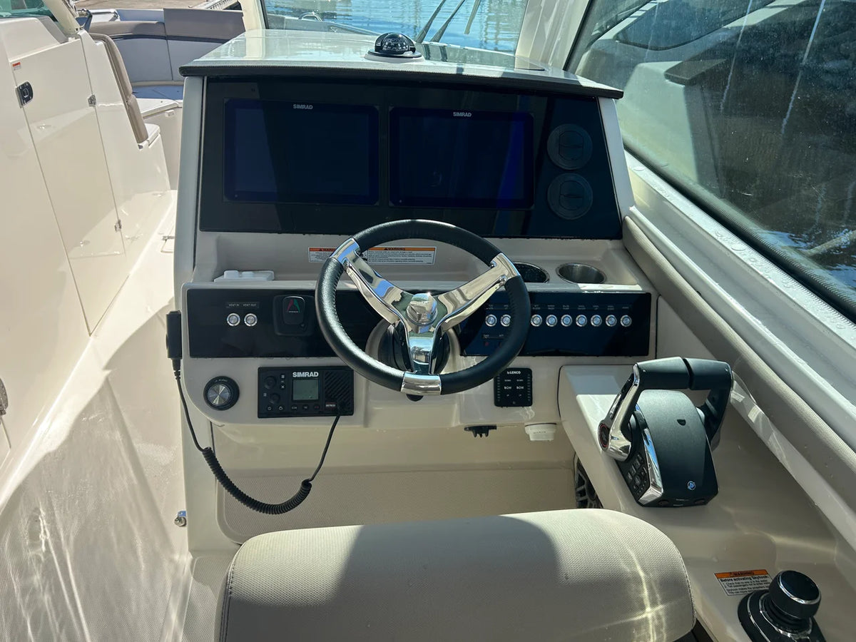 2027 Boston Whaler 330 Vantage 33.0 feet, Pensacola, Florida #19
