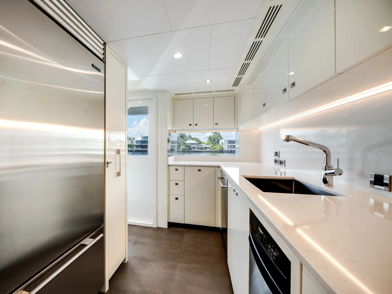 2025 Ocean Alexander 27R 88.0 feet, Fort Lauderdale, FL #35