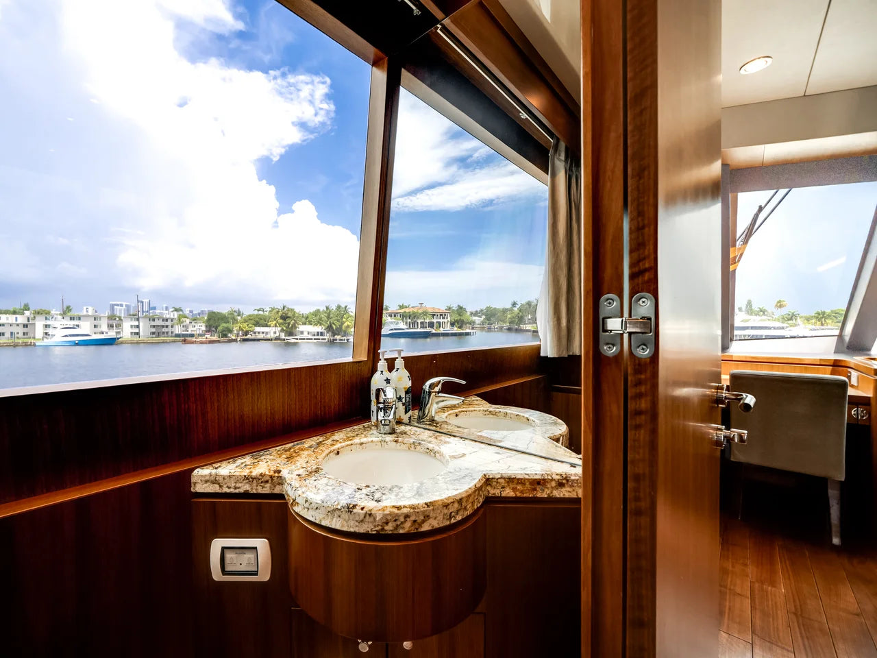 2016 Ocean Alexander 90 SKY LOUNGE 90.0 feet, Ft Lauderdale, FL #48