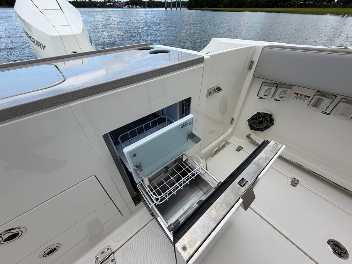 2026 Boston Whaler 330 Vantage 33.0 feet, Charleston, SC #14