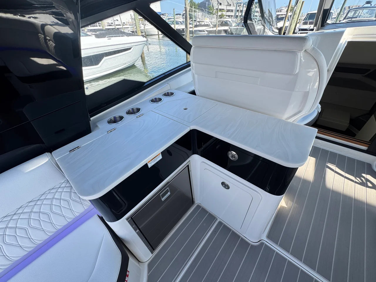 2025 Sea Ray 370 SUNDANCER OB 39.0 feet, Clearwater, Florida #17