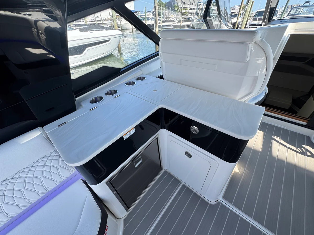 2025 Sea Ray 370 SUNDANCER OB 39.0 feet, Somers Point, New Jersey #17