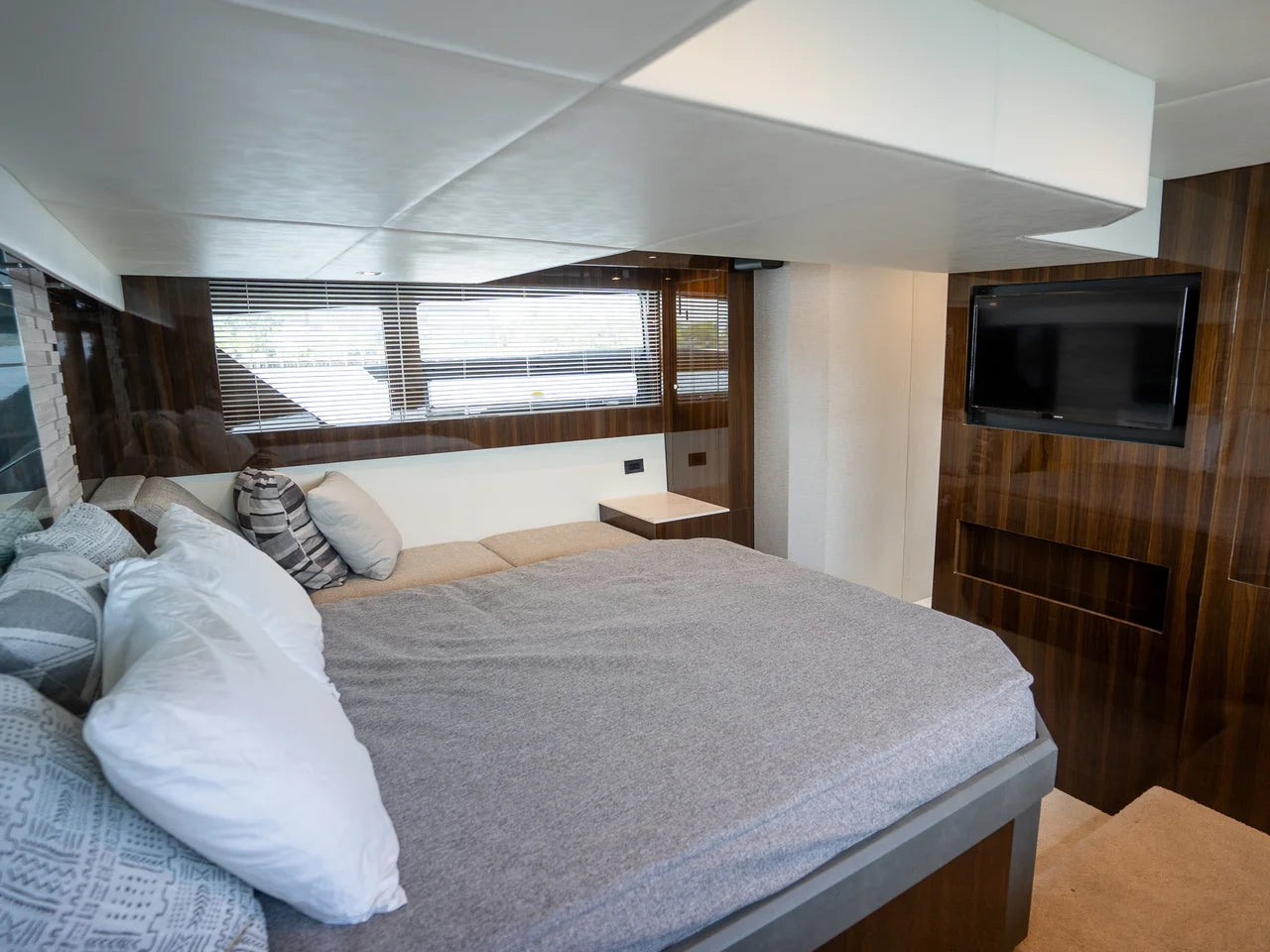 2023 Cruisers Yachts 50 C 50.0 feet, Miami, FL #39