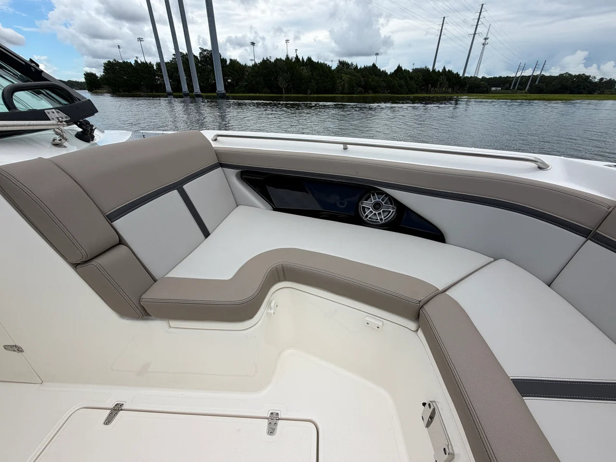 2026 Boston Whaler 330 Vantage 33.0 feet, Charleston, SC #51
