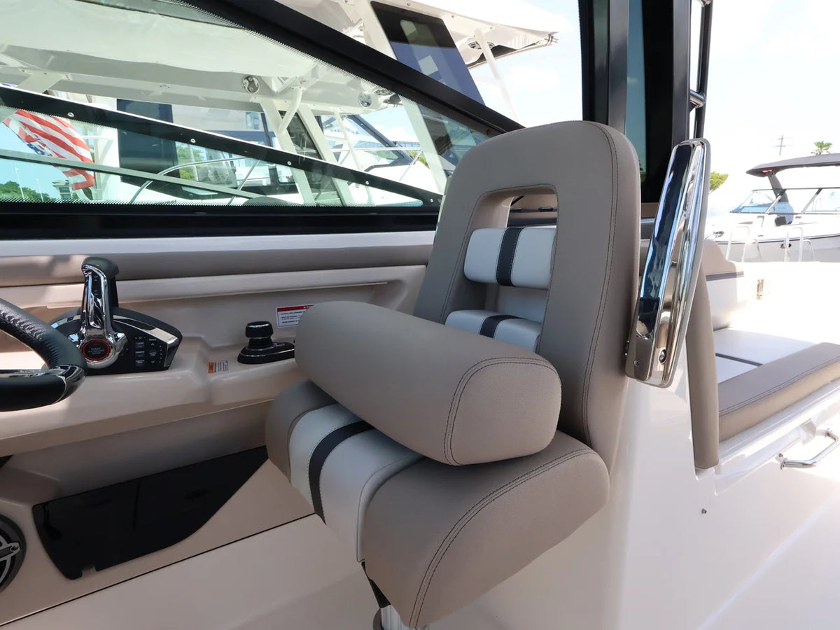 2026 Boston Whaler 330 Vantage 33.0 feet, Naples, Florida #23