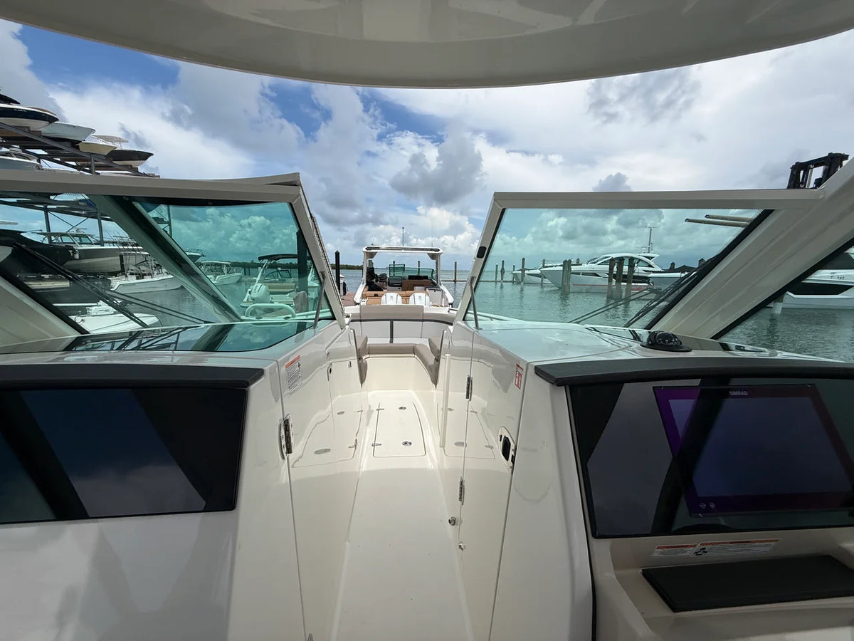 2027 Boston Whaler 330 Vantage 33.0 feet, Sarasota, FL #21