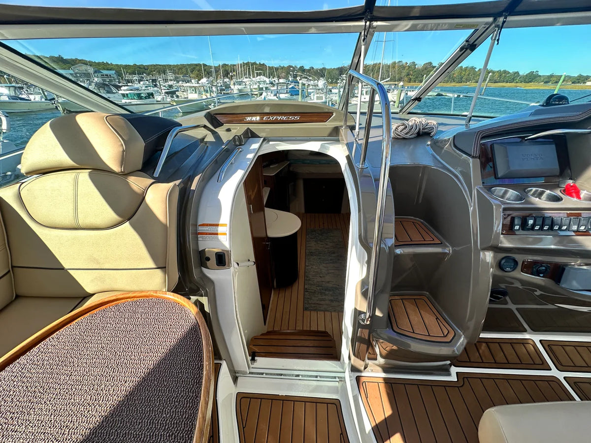 2014 Cruisers Yachts 380 EXPRESS 38.0 feet, Danvers, Massachusetts #20