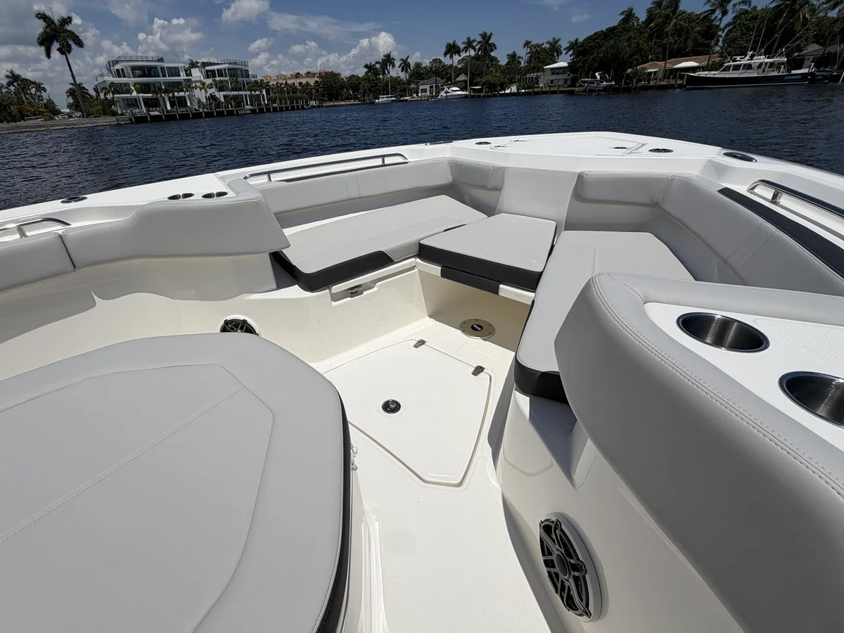 2026 Boston Whaler 330 Outrage 33.0 feet, Pompano Beach, Florida #50