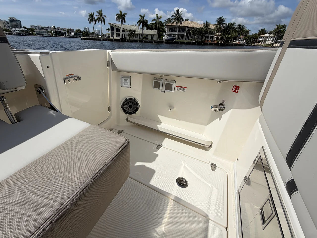 2027 Boston Whaler 330 Vantage 33.0 feet, Pompano Beach, Florida #34