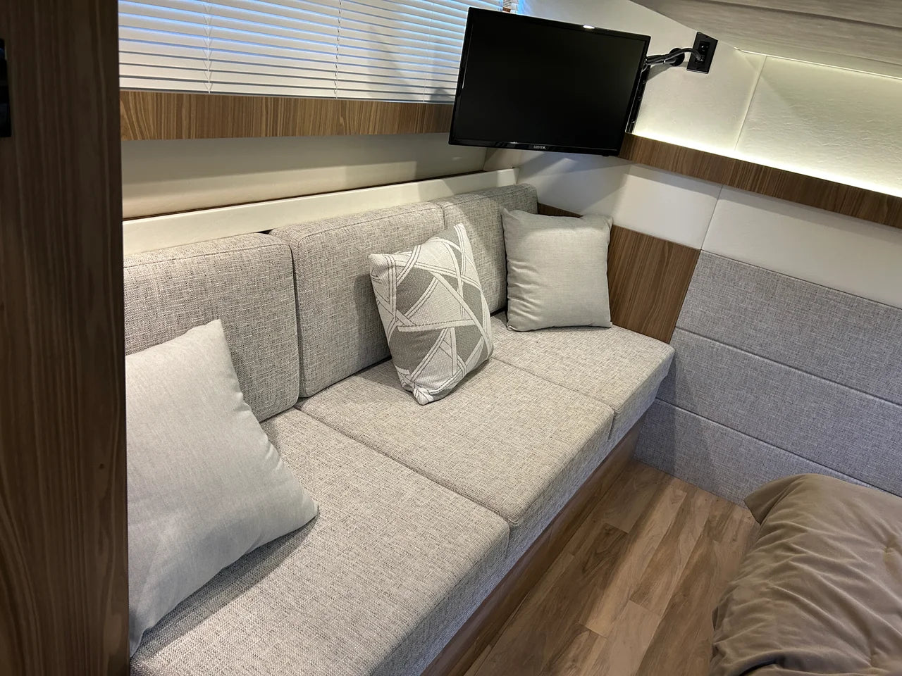 2024 Cruisers Yachts 42 Cantius 42.0 feet, Osage Beach, Missouri #21