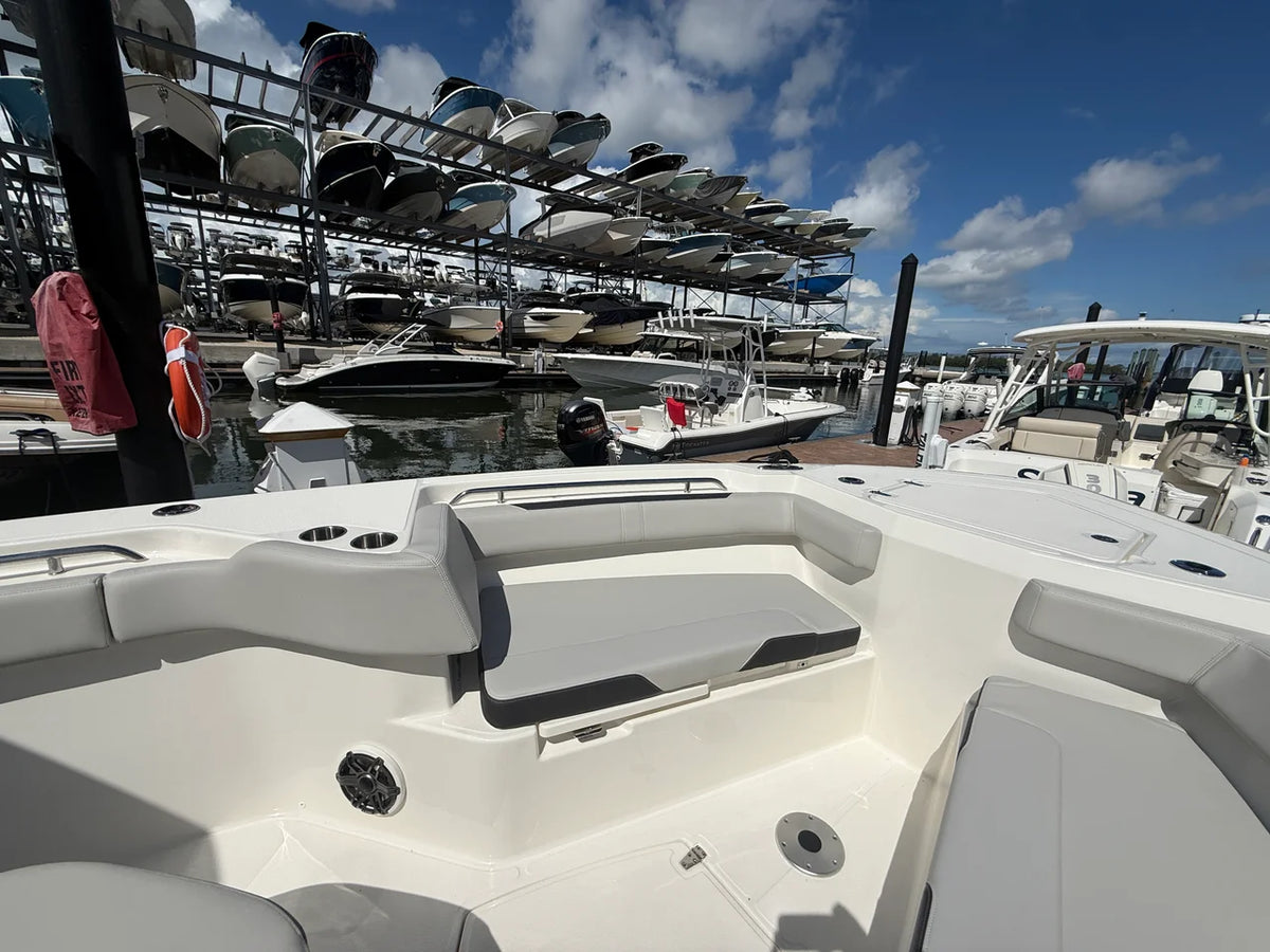 2026 Boston Whaler 330 Outrage 33.0 feet, Sarasota, FL #9