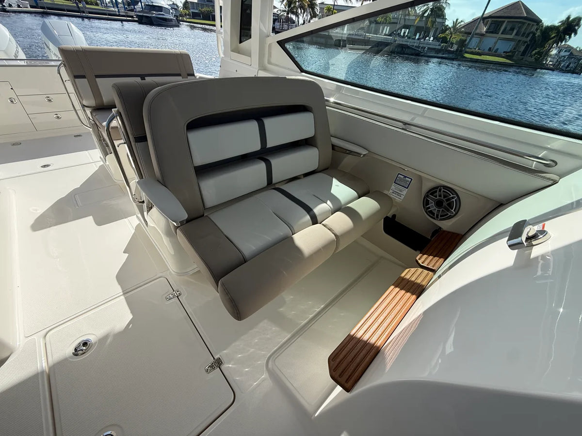 2027 Boston Whaler 330 Vantage 33.0 feet, Fort Myers, FL #15