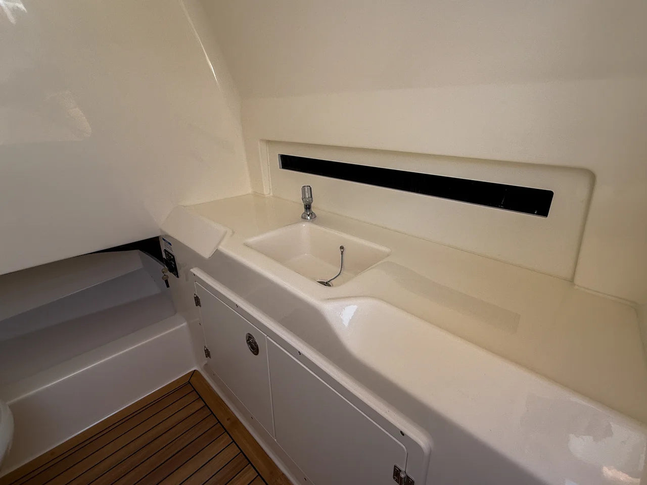 2026 Boston Whaler 330 Outrage 33.0 feet, Fort Myers, Florida #17