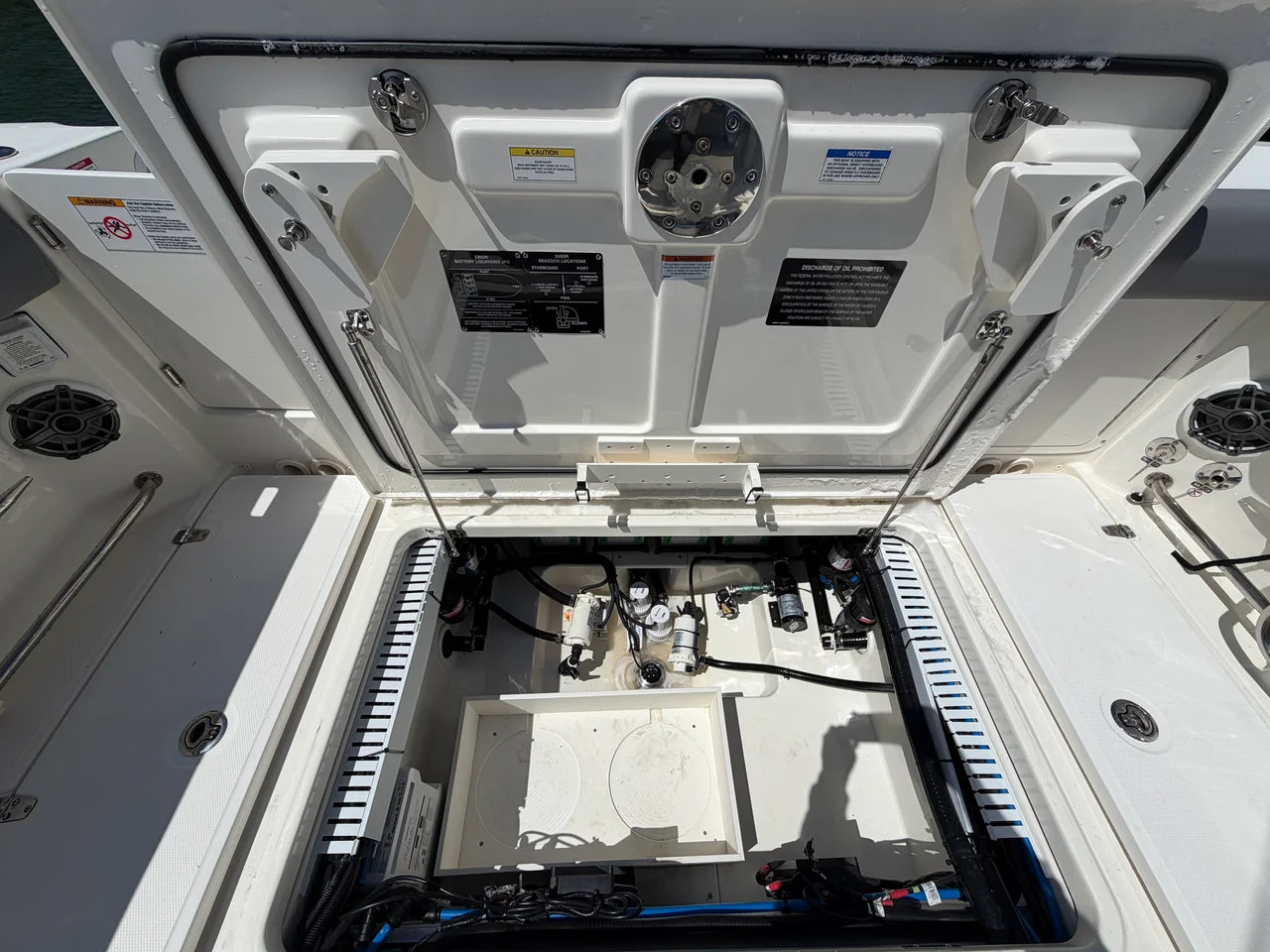 2024 Boston Whaler 330 OUTRAGE 33.0 feet, Huntington, NY #45