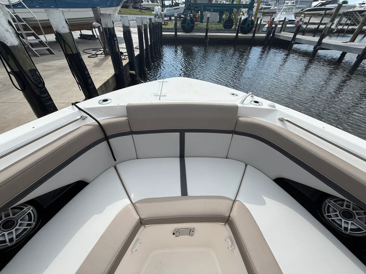 2027 Boston Whaler 330 Vantage 33.0 feet, Venice, Florida #8